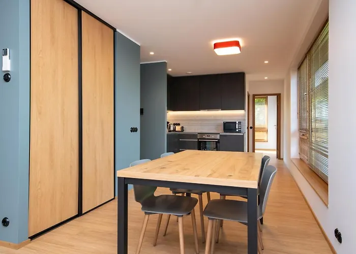 Self-Check-In Spacious 1 Bedroom Apartment With Free Parking